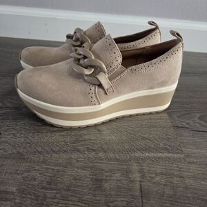 Mad Love taupe slip on platform loafers size 7.5 NWOT